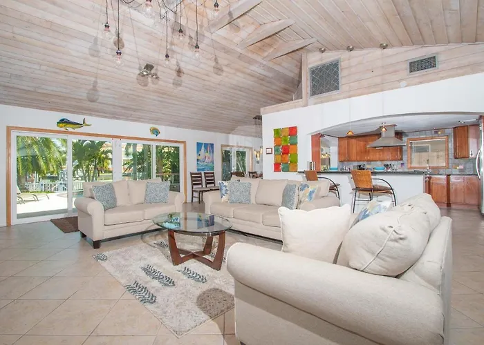 Bay Breeze House Waterfront With Pool *
