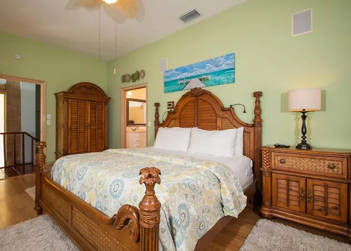 Bay Breeze House Waterfront With Pool *
